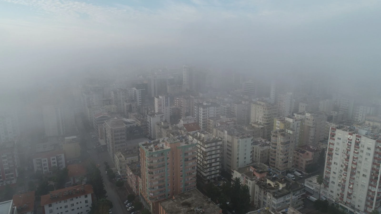 Merkez Camii'nde sis manzarası etkiledi
